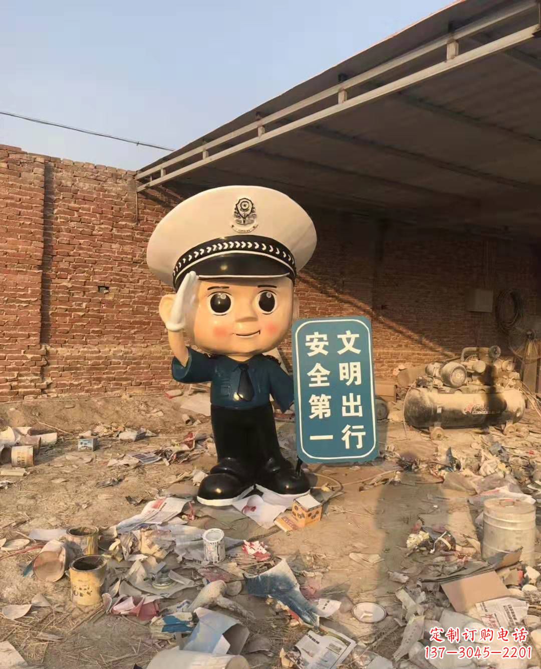 绍兴玻璃钢卡通警察雕塑公园广场安全警示语雕塑