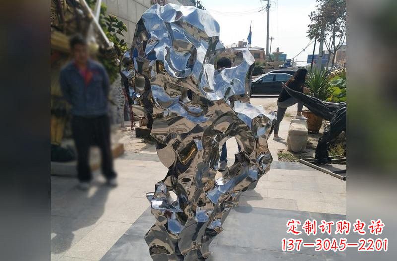 绍兴太湖石雕塑——点缀不锈钢公园