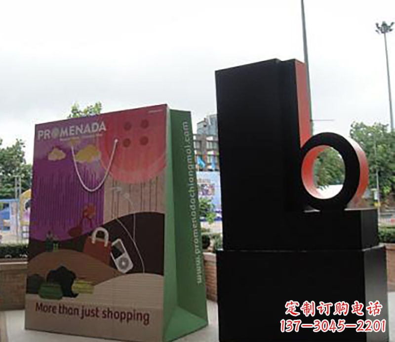 绍兴不锈钢购物袋雕塑为公园带来现代风格