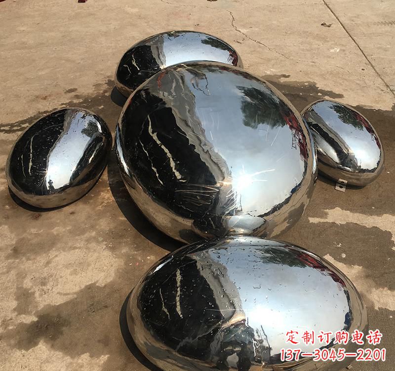 绍兴不锈钢水滴雕塑精致而又充满力量
