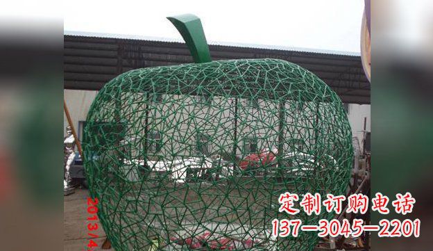 绍兴不锈钢网制作的苹果雕塑——精致且耐久
