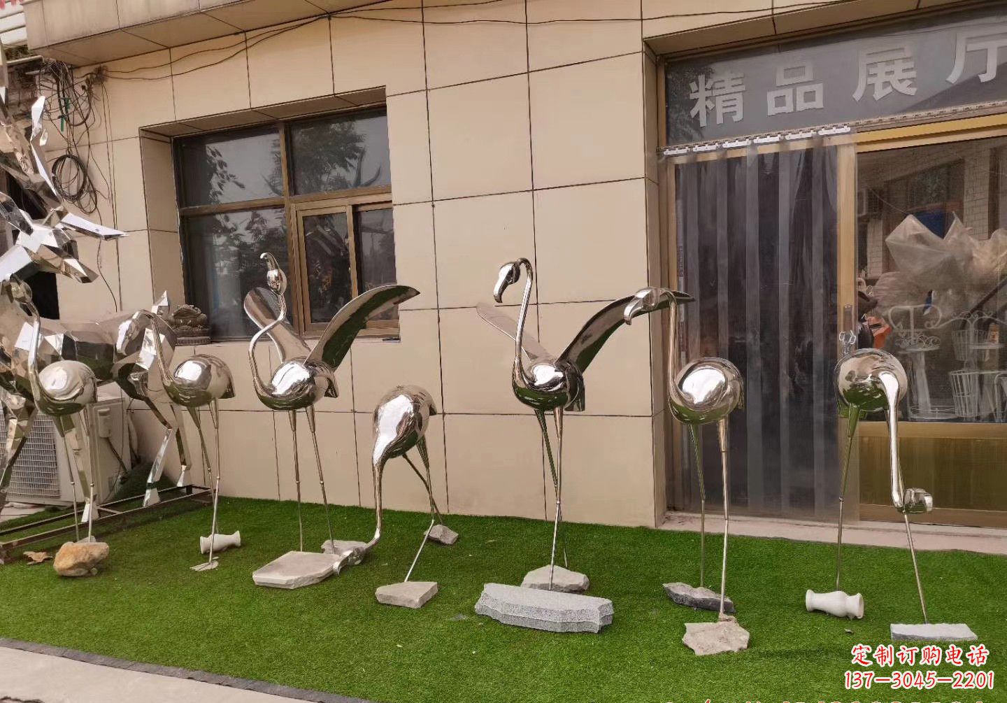 绍兴不锈钢仙鹤景观雕塑精美雕塑展现优美的仙鹤之美