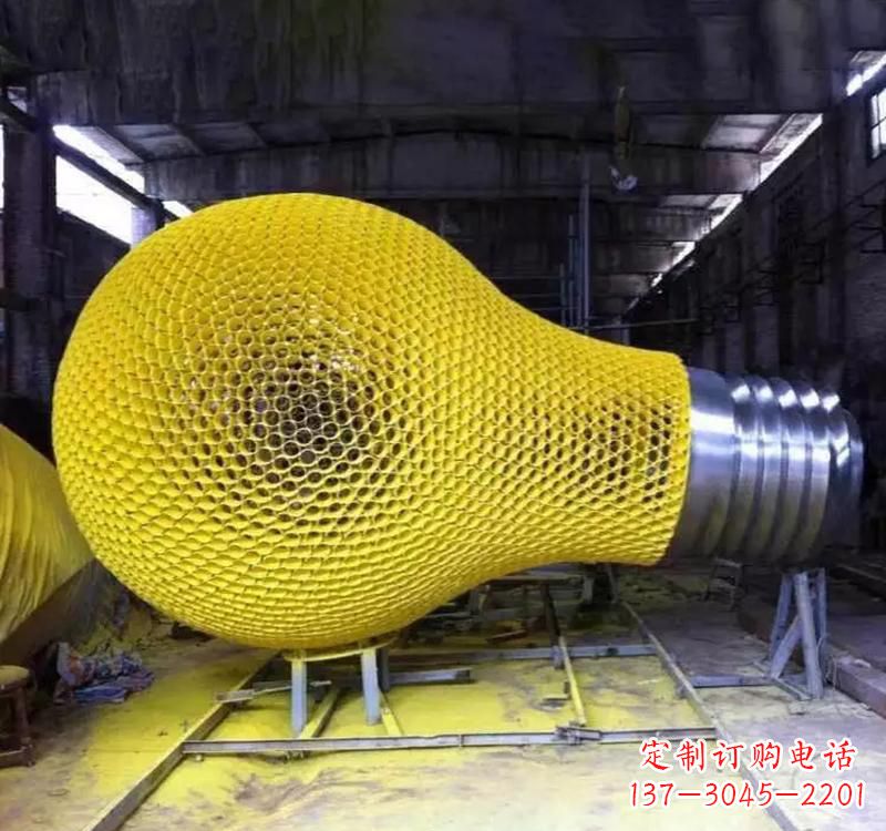 绍兴不锈钢灯泡雕塑精美而又抢眼