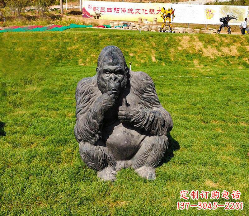 绍兴猩猩雕塑——草坪猩猩公园的艺术精品