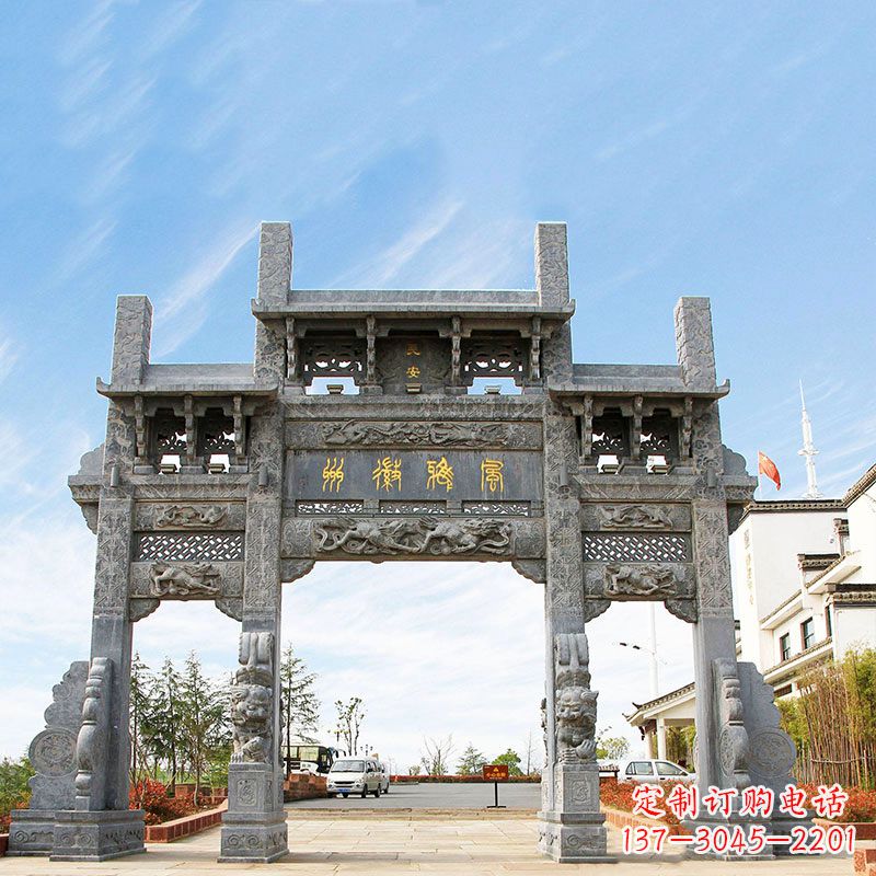 绍兴城市园林中精美的牌坊雕塑