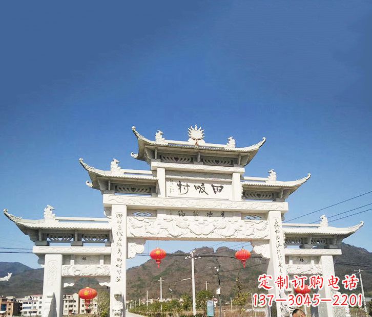 绍兴村庄的牌坊雕塑