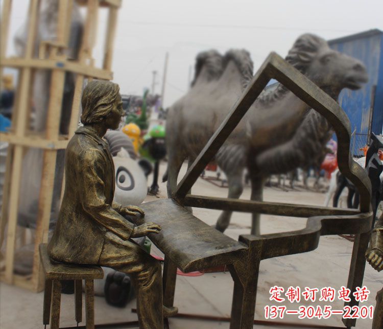 绍兴弹抽象钢琴的人物铜雕