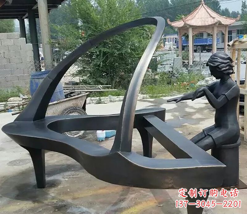 绍兴弹钢琴广场抽象铜雕