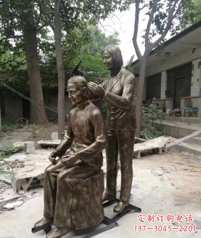 绍兴纪念母亲的传统铜雕梳头人物