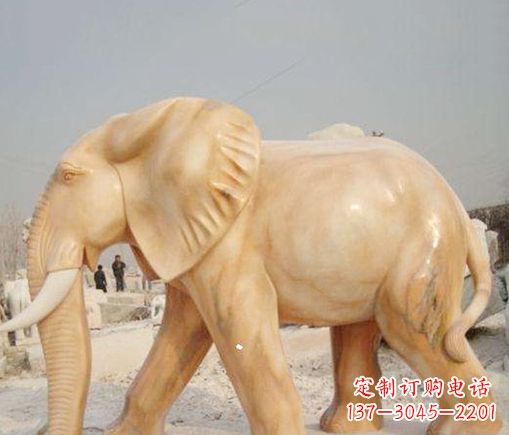 绍兴公园晚霞红大象雕塑