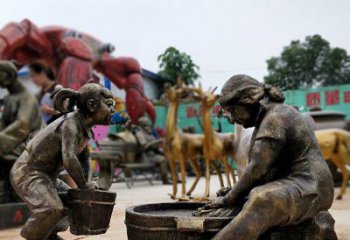 绍兴注重传统的母爱——广场铜雕母亲洗衣服小品雕塑
