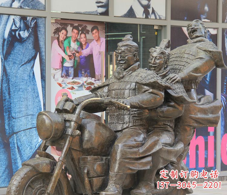 绍兴铜雕步行街骑摩托人物雕塑