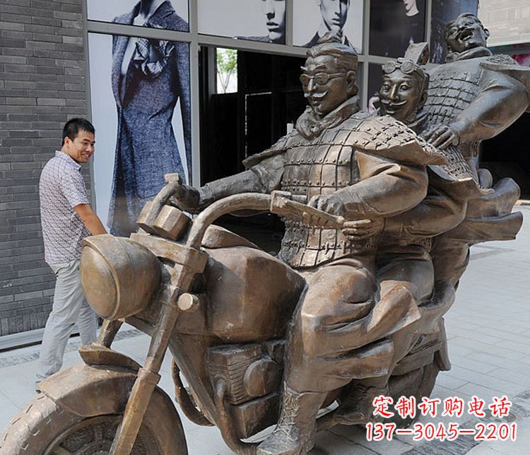 绍兴铜雕街头骑摩托人物雕塑