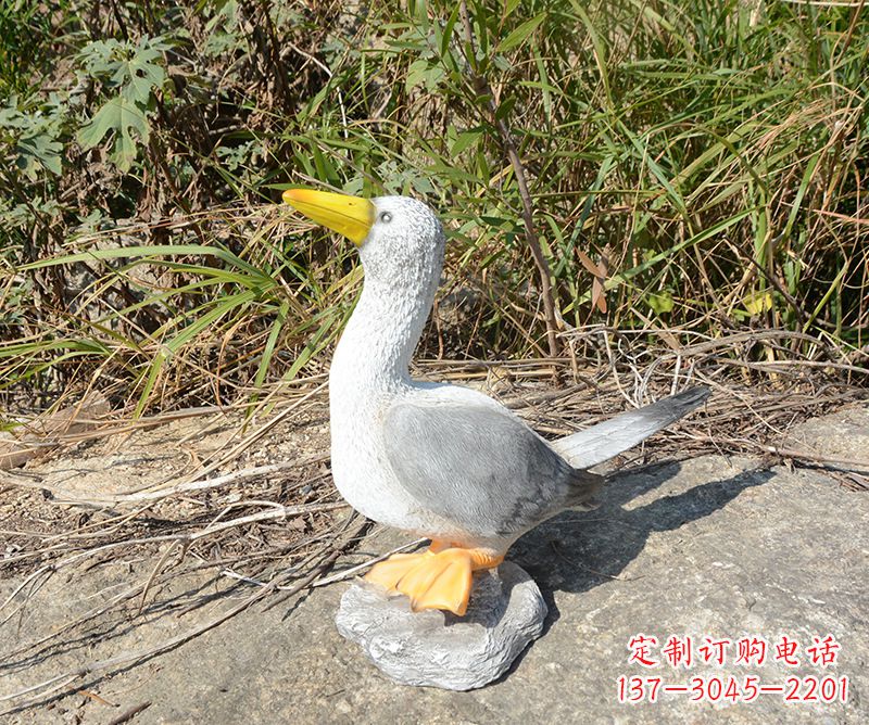 绍兴学校雕塑和平鸽