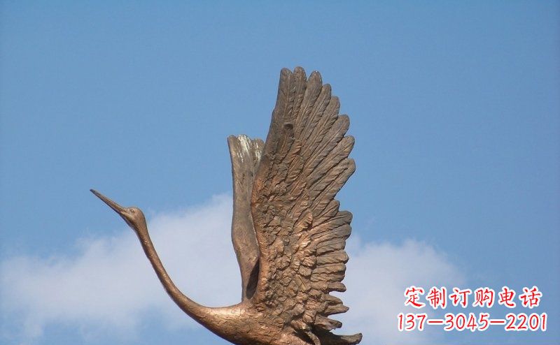 绍兴展翅高飞的仙鹤动物铜雕