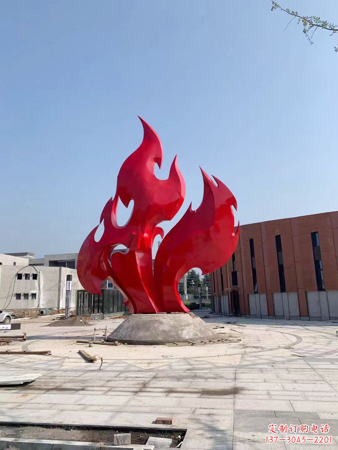绍兴大学操场抽象不锈钢火苗雕塑